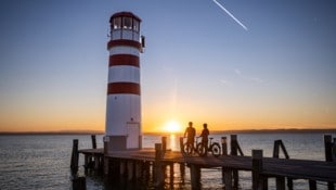 Der Leuchtturm in Podersdorf ist bei Radfahrern ein beliebtes Ziel, besonders bei ...