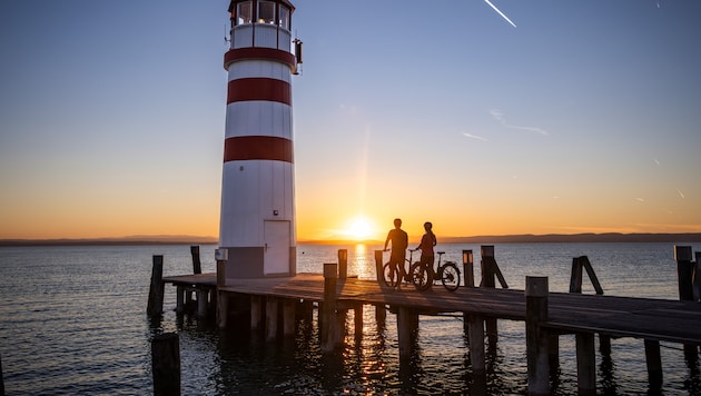 Der Leuchtturm in Podersdorf ist bei Radfahrern ein beliebtes Ziel, besonders bei ...