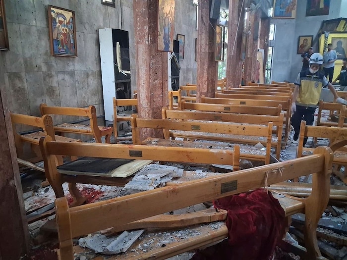 Bei dem Attentat wurde auch die Einrichtung der Kirche beschädigt.