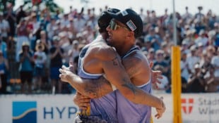 Lokalmatador Alex Horst (re.) jubelte mit Paul Pascariuc vor vielen Fans.
