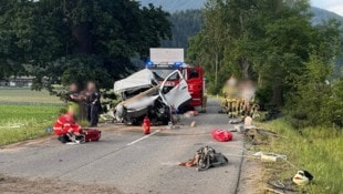 Am Fahrzeug entstand Totalschaden.