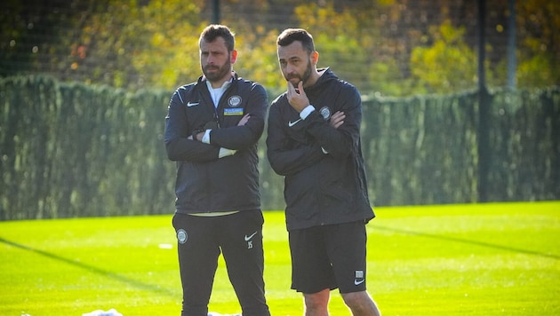 Michi Madl (re.) assistierte Meistertrainer Jürgen Säumel.