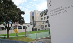 Die Mittelschule 1 in Schwaz ist von der Drohung betroffen.