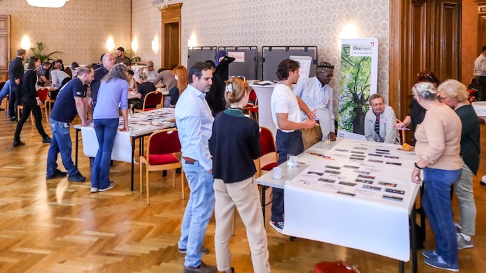 Bei Sitzungen im Rathaus diskutierten die Bürger-Jurys die Projekte.