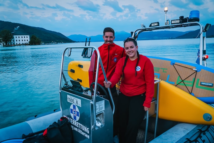 Unterstützt wurde Bernhard bei der Attersee-Überquerung auch von der Wasserrettung. 