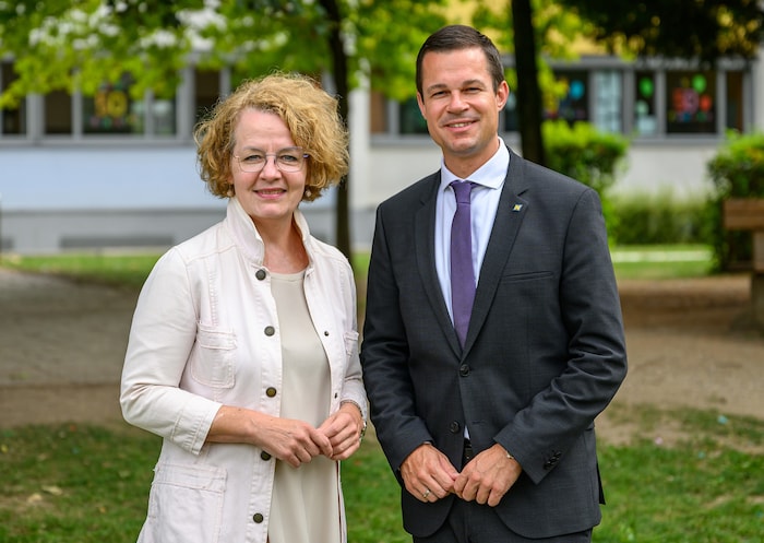 Gratulieren allen Absolventinnen und Absolventen zur bestandenen Matura: Landesrätin ...