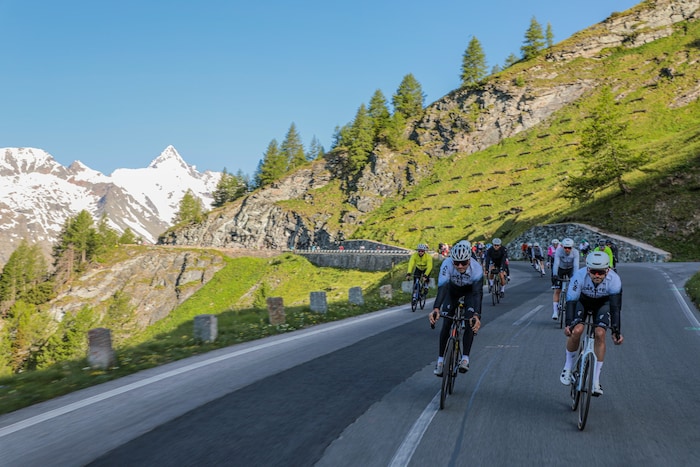 Die Fuga 300 rollt und der Großglockner wacht.