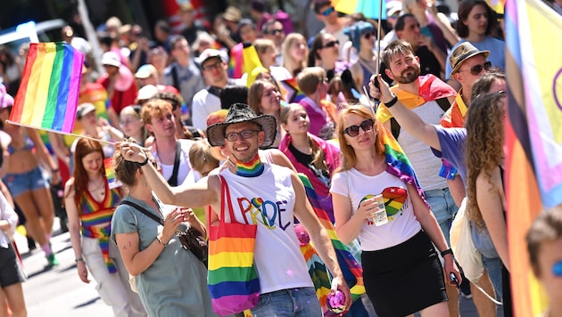 Am Samstag demonstrierten in Linz 13.000 Pride-Teilnehmer für Toleranz und Vielfalt. 