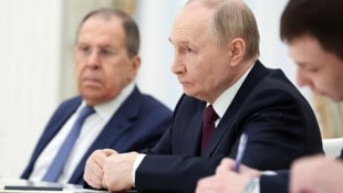 Präsident Wladimir Putin und Außenminister Sergej Lawrow empfingen den iranischen Außenminister ...