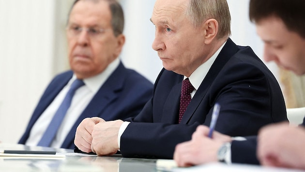 Präsident Wladimir Putin und Außenminister Sergej Lawrow empfingen den iranischen Außenminister ...