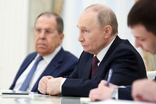 Präsident Wladimir Putin und Außenminister Sergej Lawrow empfingen den iranischen Außenminister ...