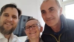 Patientin Gabrijela Z. mit ihrem Mann (rechts) und Univ.-Prof. Dr. Sascha Ahyai, Vorstand der ...