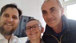 Patientin Gabrijela Z. mit ihrem Mann (rechts) und Univ.-Prof. Dr. Sascha Ahyai, Vorstand der ...