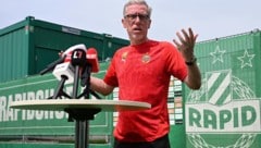 Neo-Trainer Peter Stöger zeigte sich bei seinem Start bestens gelaunt