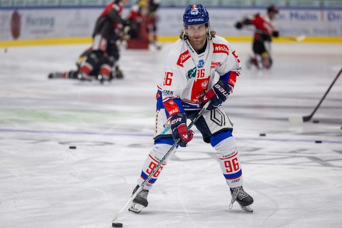 Der 29-jährige Kanadier soll die Haie ins Playoff führen.