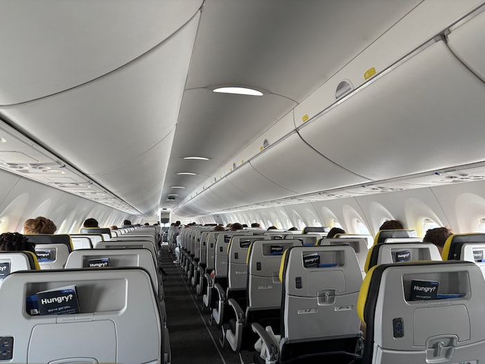Im Flieger bekam jeder Spieler eine eigene Reihe.