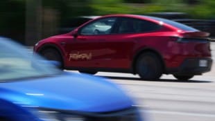 Tesla hatte am Sonntag in Austin einen begrenzten Testdienst mit rund einem Dutzend seiner ...