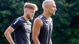 Mathew Collins (li.) läuft künftig fix für Austria Salzburg auf.