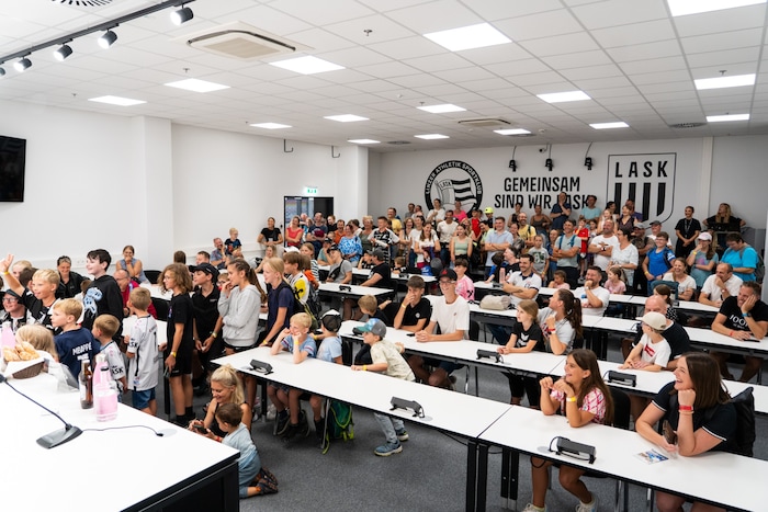 Großer Andrang bei den LASK-Stadionführungen.