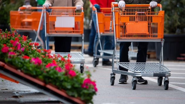 Hornbach verdient mehr – Kunden strömen wieder in die Baumärkte .