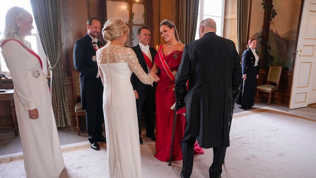 Norwegens König Harald und Königin Sonja, Kronprinz Haakon, Kronprinzessin Mette-Marit und ...