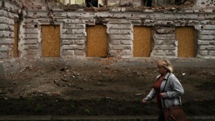 Ein durch den russischen Angriffskrieg beschädigtes Gebäude in Sumy (Symbolbild)