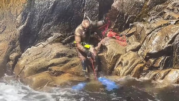 Erst 70 Stunden, nachdem die drei Männer im Wasser verschwanden, konnte der Taucher Juan Heredia ...