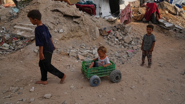 Israel steht wegen der verheerenden humanitären Lage in dem Palästinensergebiet international ...
