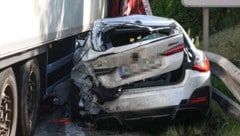 Der BMW wurde zerquetscht, der Fahrer nur leicht verletzt