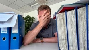 Schulleitungen verbringen derzeit ungefähr ein Drittel ihrer Arbeitszeit mit bürokratischen ...