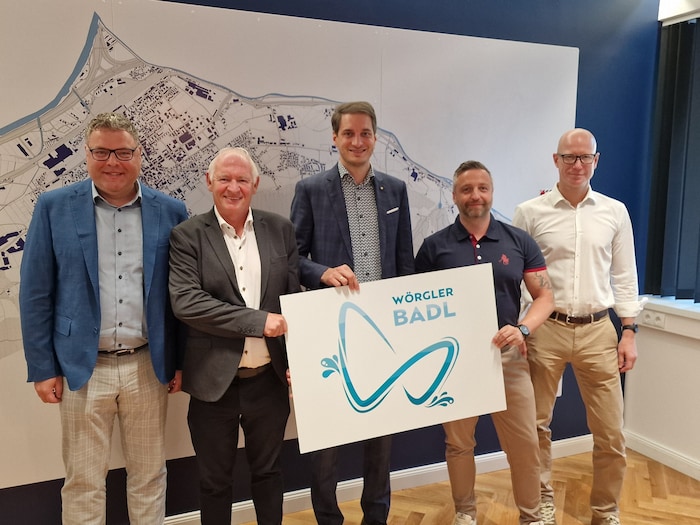 Stadbaumeister Juri Nindl, Bäderbeirat-Obmann Andreas Schmidt, Bürgermeister Michael Riedhart, ...
