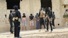 Nach dem blutigen Selbstmordattentat führten die syrischen Sicherheitskräfte Razzien durch. ...