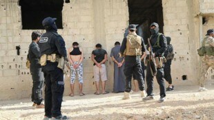 Nach dem blutigen Selbstmordattentat führten die syrischen Sicherheitskräfte Razzien durch. ...