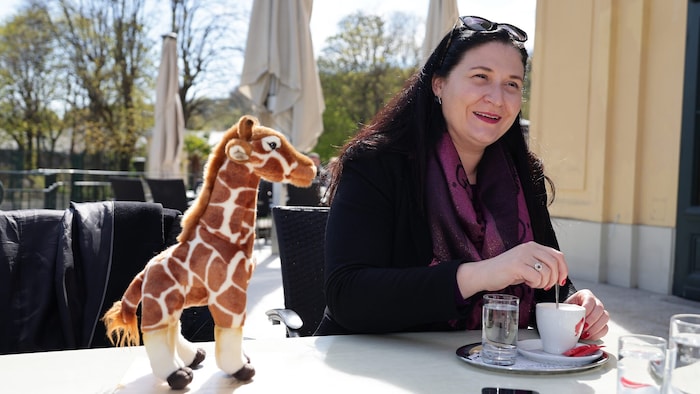Barbara Novak beweist immer wieder Humor. Nachdem eine Giraffe SPÖ-Chef werden wollte, übernahm ...