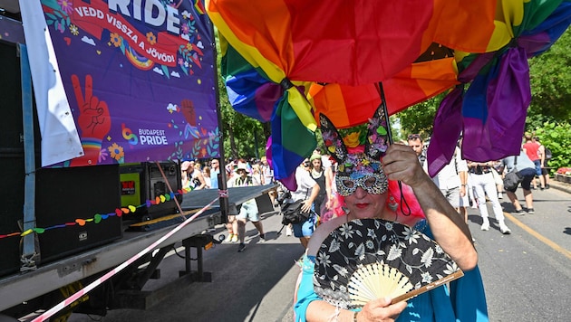 Archivbild aus dem Jahr 2023: Teilnehmerinnen und Teilnehmer der Regenbogenparade in Budapest