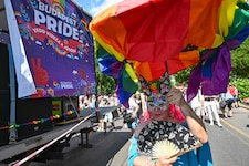 Archivbild aus dem Jahr 2023: Teilnehmerinnen und Teilnehmer der Regenbogenparade in Budapest