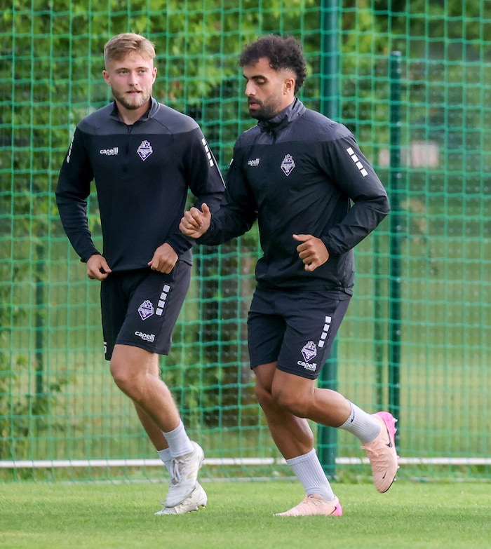 Mathew Collins (li.) und Denizcan Cosgun.