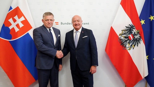 Bundeskanzler Christian Stocker (ÖVP) empfing den slowakischen Premier Robert Fico am Dienstag ...