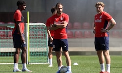 Andreas Ulmer (Mitte) wird Nachwuchstrainer bei Salzburg.