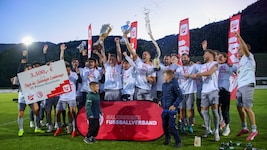 Der FC Pinzgau stemmte in der Vorsaison zum zweiten Mal in Folge den Pokal in die Höhe.