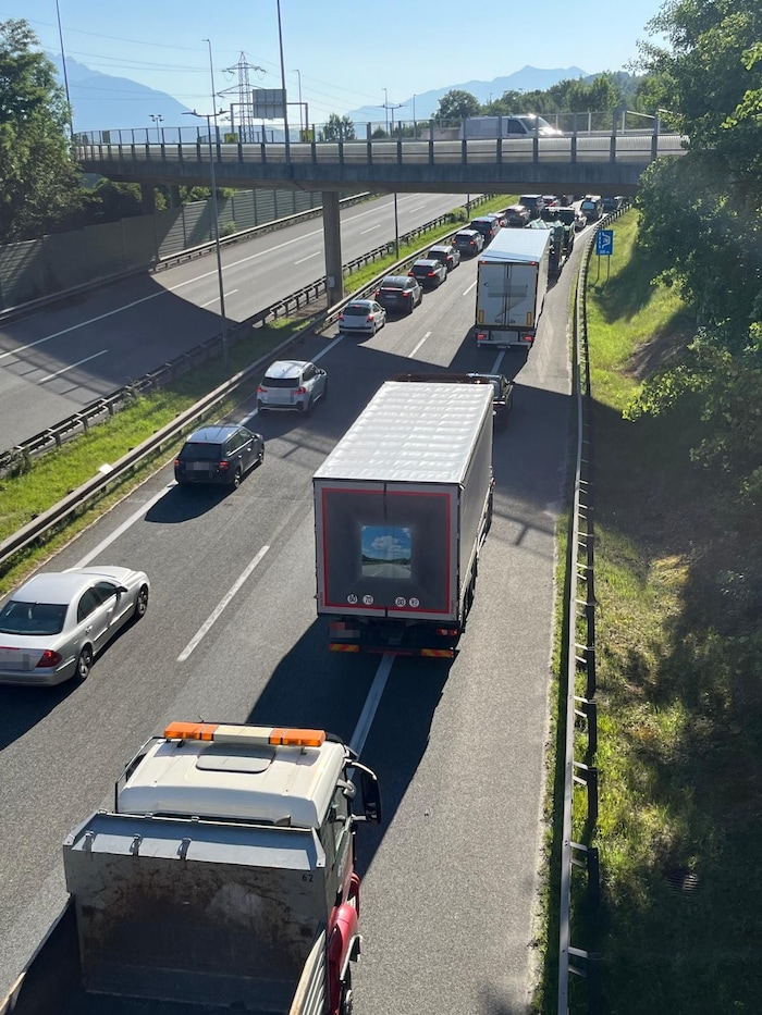 Stau auf der A12 bei Innsbruck-Mitte.