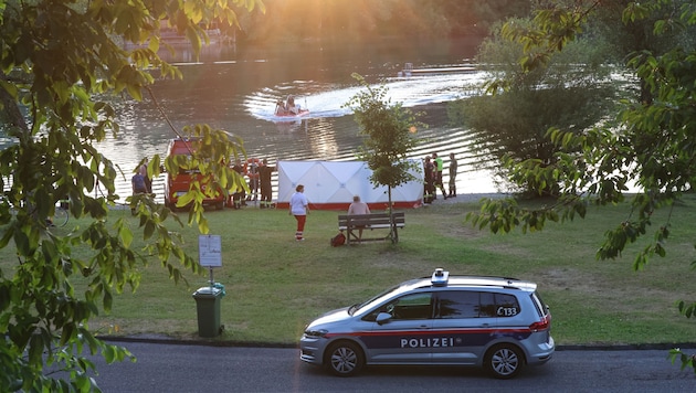 Großeinsatz beim Baggersee in Regau.