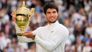 Carlos Alcaraz gewann bereits zweimal den Wimbledon-Pokal.