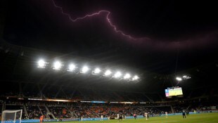 Die Partie zwischen Salzburg und Pachuca musste für eineinhalb Stunden unterbrochen werden.