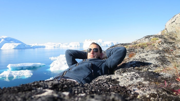 „Krone“-Reporter Gregor Brandl schaltet im Ilulissat-Fjord (Grönland) ab.