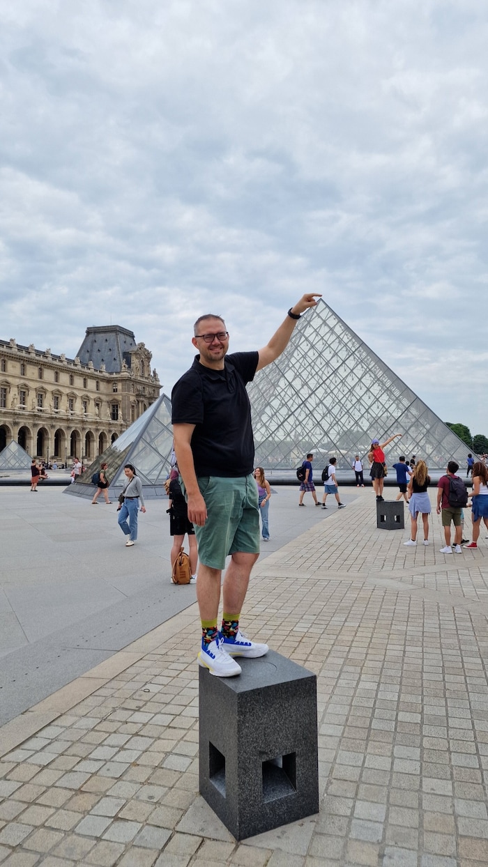 Beliebter Schnappschuss: Die Glaspyramide bildet den Haupteingang zum Pariser Musée du Louvre.