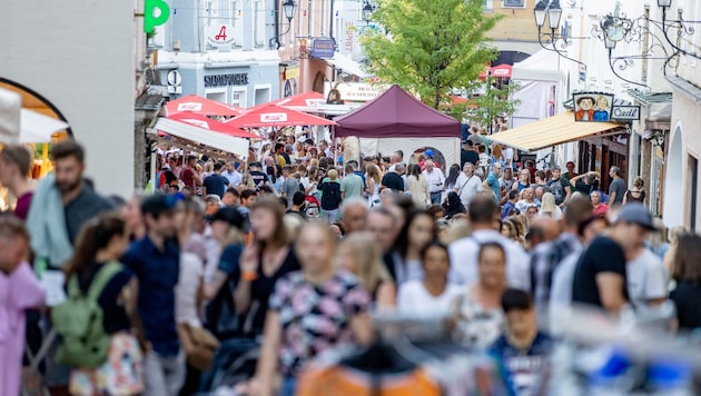 Zigtausende Menschen strömten in den vergangenen Jahren in die Halleiner Altstadt zum ...