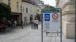 Der 34-Jährige war an einem Sonntag mit 100 km/h durch die Fußgängerzone der Kurstadt gerast ...