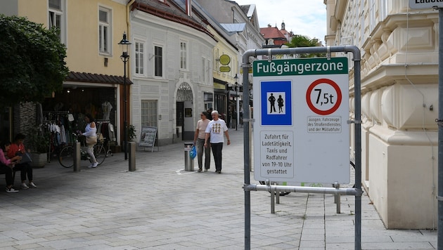 Der 34-Jährige war an einem Sonntag mit 100 km/h durch die Fußgängerzone der Kurstadt gerast ...