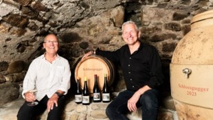 Erfolgreiches Winzer-Duo: Harry König (links) und Stefan Grabher im Weinkeller des ...